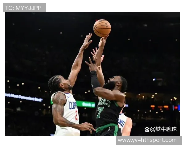 杰伦布朗首节表现抢眼8投5中贡献12分2篮板3助攻助力球队连连得分